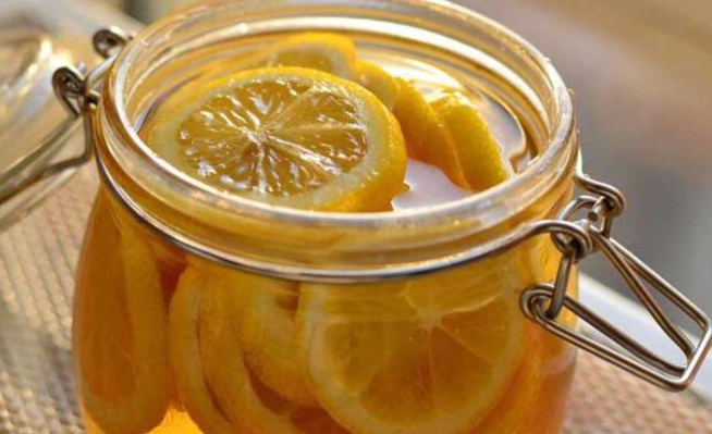 胃不舒服 蜂蜜檸檬水 胃不舒服 蜂蜜檸檬水