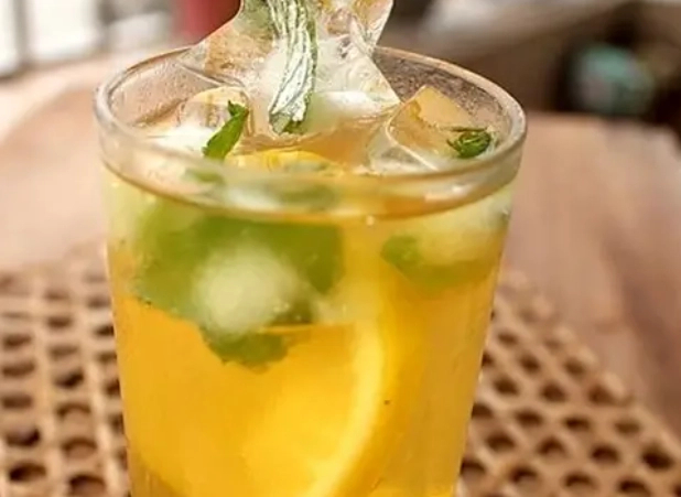 胃不舒服 蜂蜜檸檬水 胃不舒服 蜂蜜檸檬水