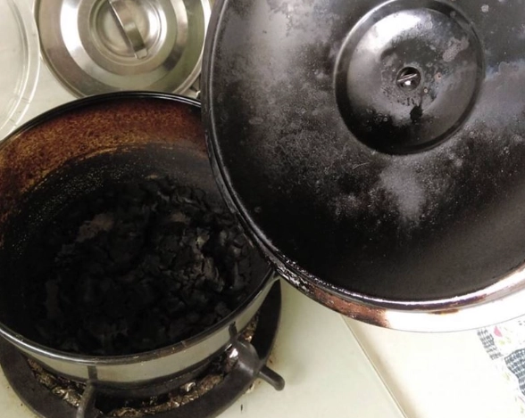 烤箱燒焦清潔技巧