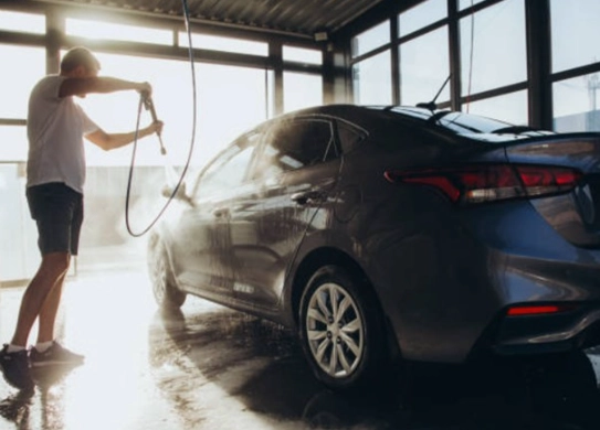 洗車教學完整指南：從工具準備到進階技巧，自己洗車省錢又護車