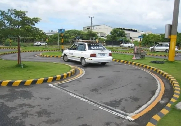 職業駕照報名費 職業駕照報名費