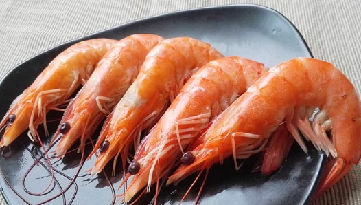 哺乳媽媽可以吃蝦嗎？營養師解析過敏風險與安全攝取指南