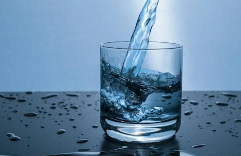 一直喝水沒尿意？別輕忽！5大原因與對策完整解析