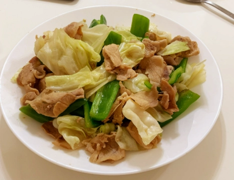 高麗菜豬肉片食譜與餐廳指南：家常美味秘訣大公開