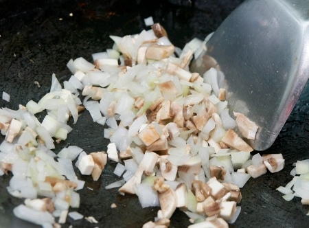 洋蔥過量：健康風險與烹飪平衡全攻略