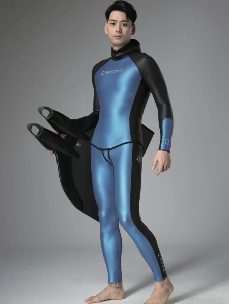 防寒衣裡面要穿泳衣嗎？完整穿著指南與常見問題解答