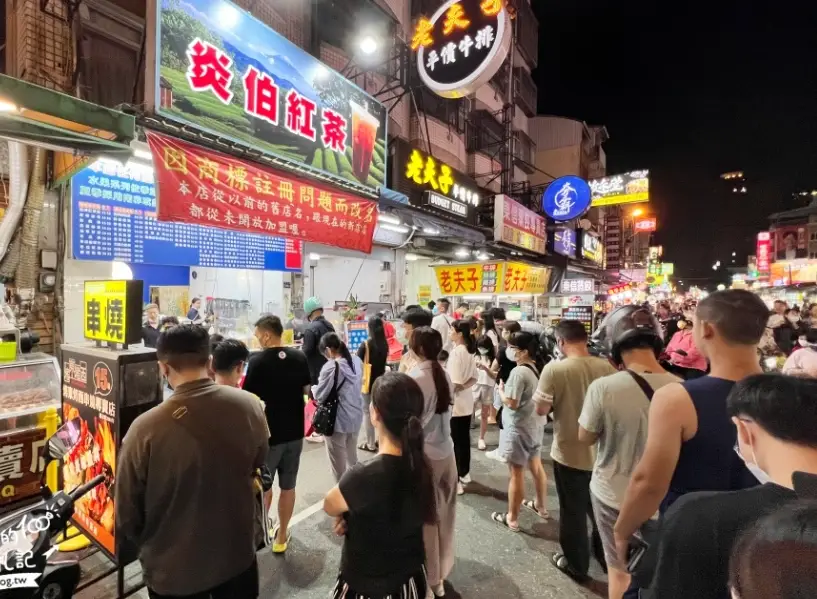 忠孝夜市宵夜必吃攻略：資深吃貨的5攤口袋名單與路線規劃