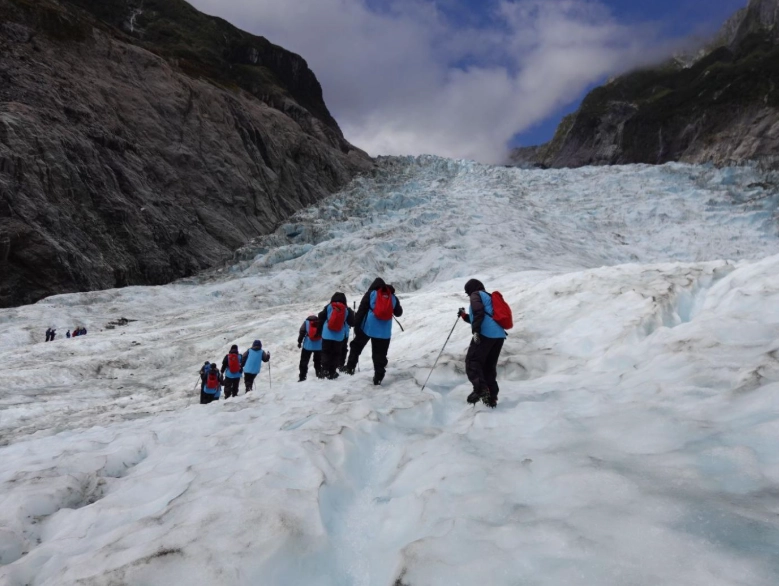 冰川健行最佳季節