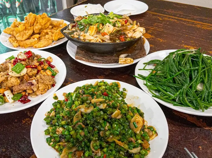 台北宵夜熱炒推薦：深夜食堂必吃清單與隱藏版美食地圖