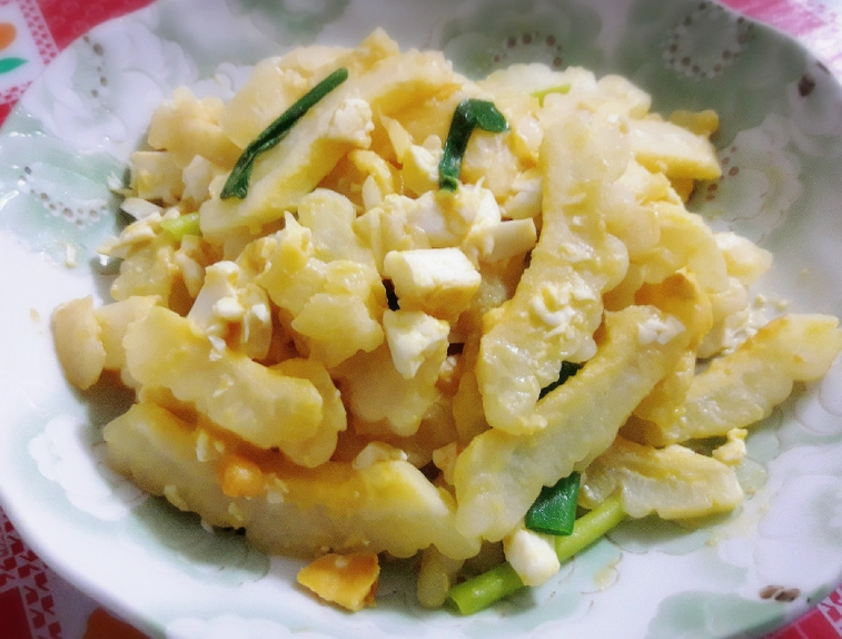 苦瓜炒鹹鴨蛋 做法 苦瓜炒鹹鴨蛋 做法