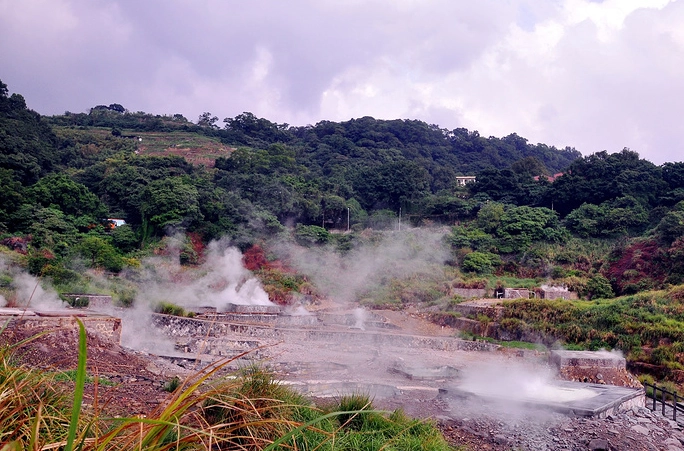 北投溫泉的硫磺泉秘密：功效、泡湯禮儀與全台硫磺泉景點推薦