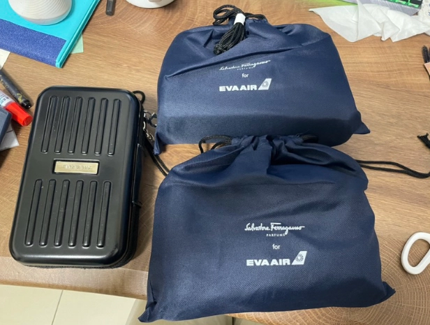 商務艙過夜包內容物