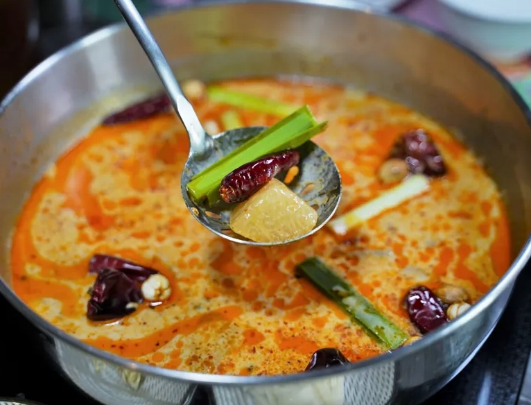 麻奶鍋湯底秘訣大公開：在家複製餐廳級濃郁香辣鍋物