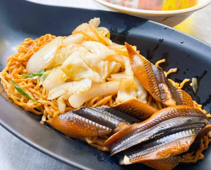 乾炒意麵做法秘訣：掌握火候與醬汁比例在家重現夜市風味