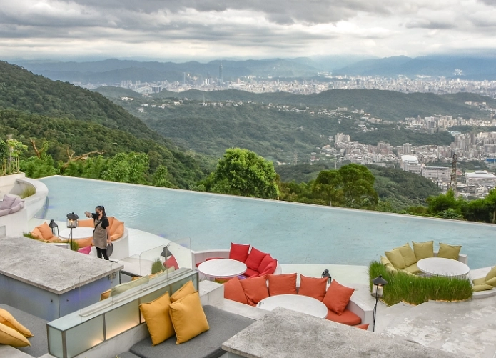 北部夜景餐廳精選：陽明山、貓空、淡水河畔浪漫約會與慶生首選