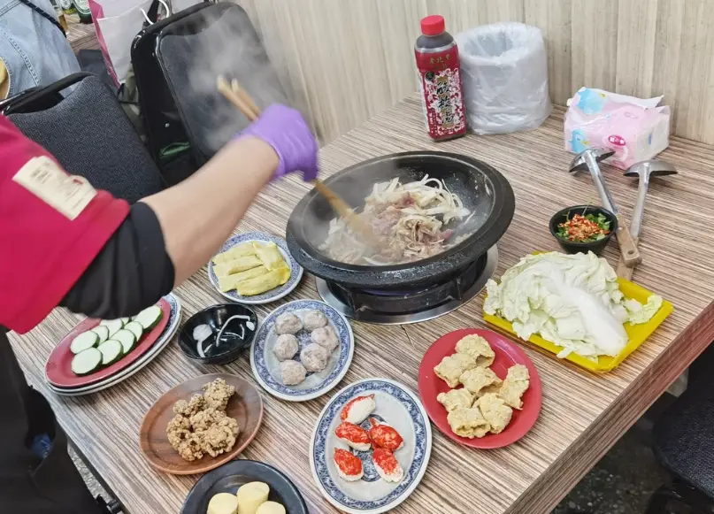 凌晨麻辣鍋 凌晨麻辣鍋