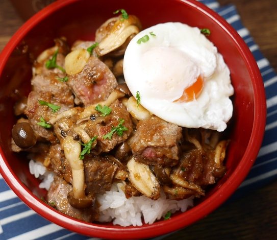 里肌肉片料理：征服秘訣從逆紋切到火候與四大食譜公開