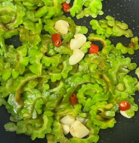 蒜頭炒苦瓜做法