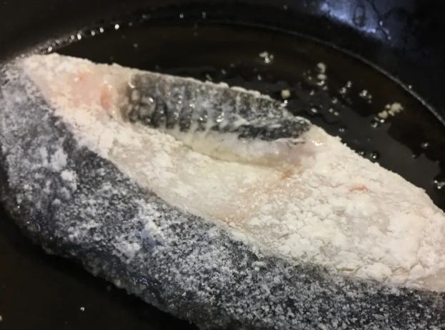 煎魚地瓜粉做法 煎魚地瓜粉做法