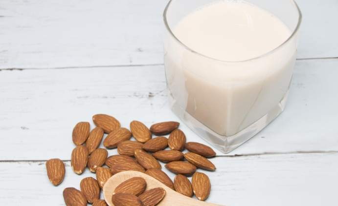杏仁奶和牛奶哪个更好