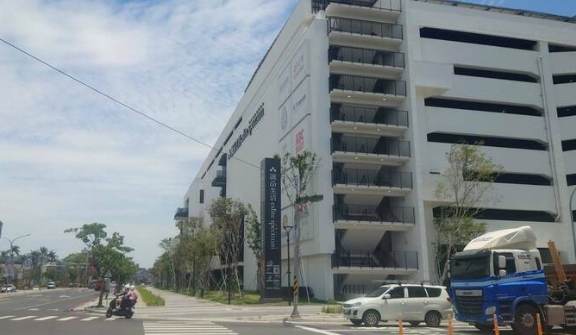 南紡購物中心停車