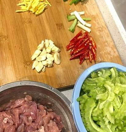 苦瓜炒肉片做法 苦瓜炒肉片做法