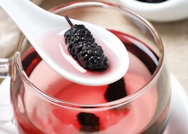 桑葚泡水功效 桑葚泡水功效