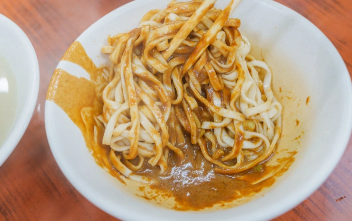 三重麻醬麵天花板