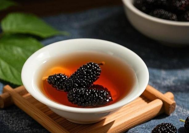 桑葚泡水功效 桑葚泡水功效