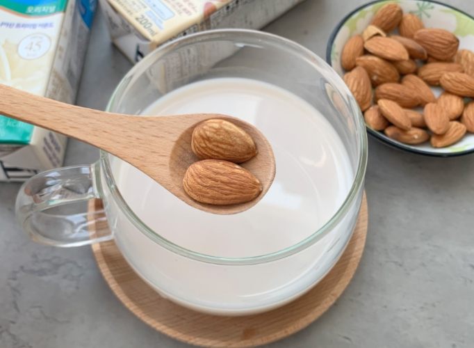杏仁奶 牛奶 比較
