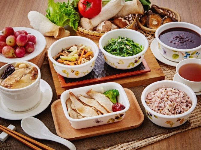 坐月子補品完整指南：產後媽媽必吃的10種養身食材推薦