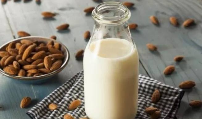 杏仁奶 牛奶 比較