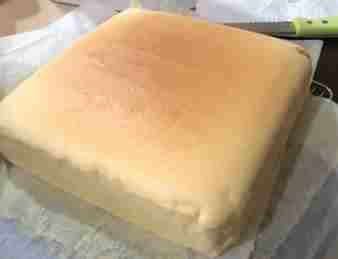 古早味蛋糕表面濕黏