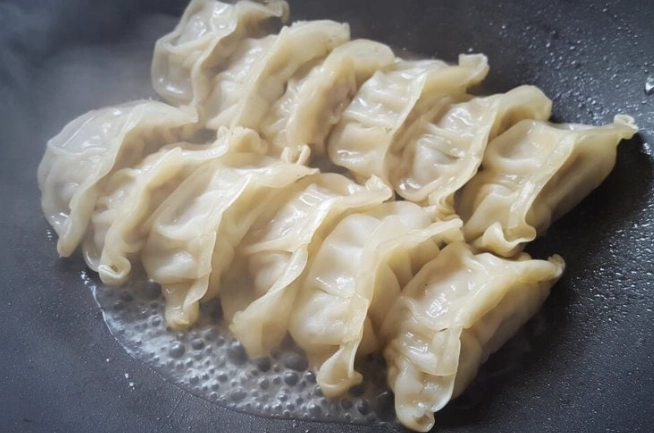 生粉水煎餃做法