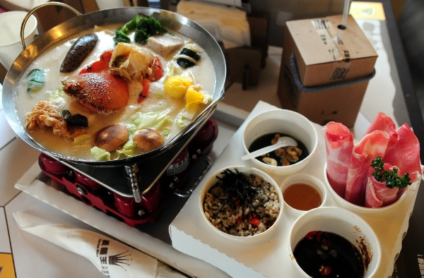 紙箱王附近餐廳