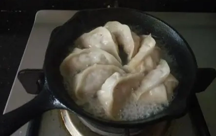 冷凍水餃煎法 冷凍水餃煎法