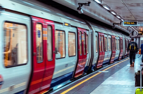 倫敦地鐵兒童安全