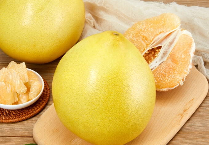 魚油與柚子互動