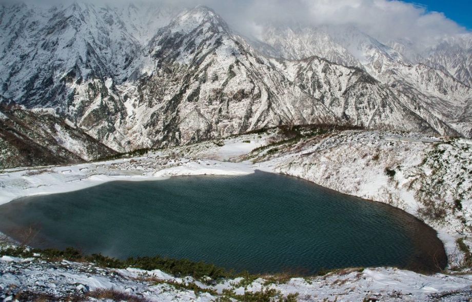 白马八方池冬天旅游全攻略：雪景、滑雪与行程规划