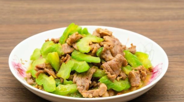 苦瓜炒肉片 苦瓜炒肉片