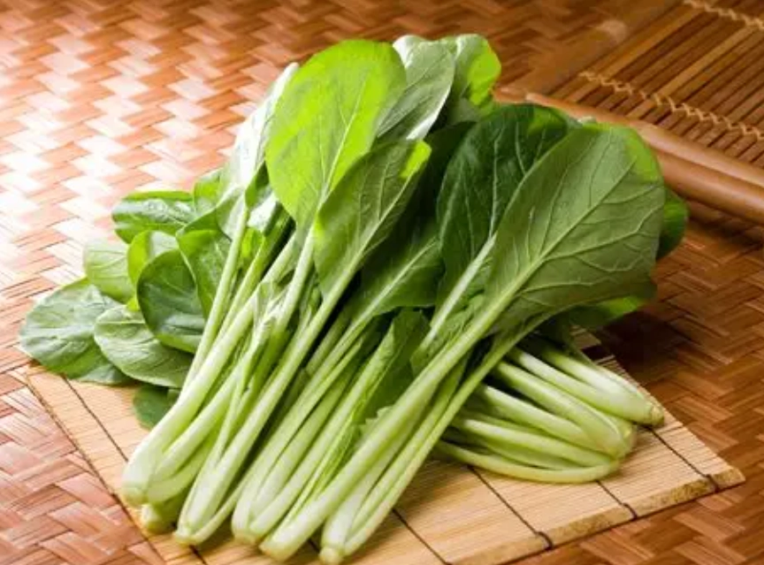小松菜可以生吃嗎？完整解析生食安全性、營養與實用技巧