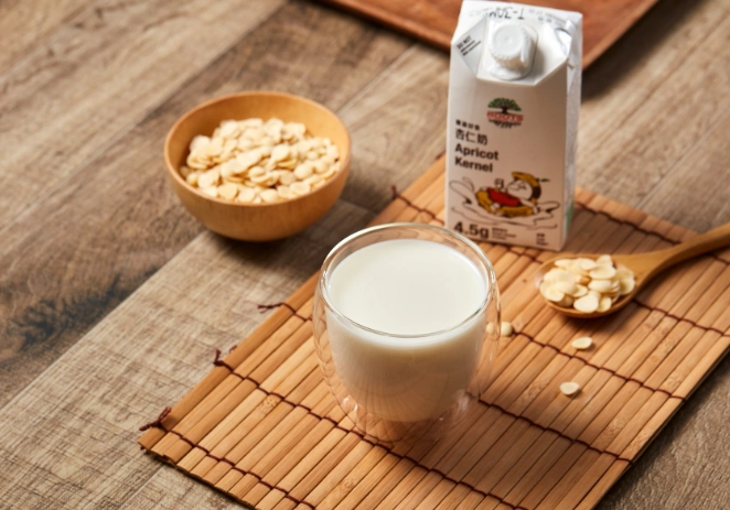 杏仁奶 燕麥奶 杏仁奶 燕麥奶