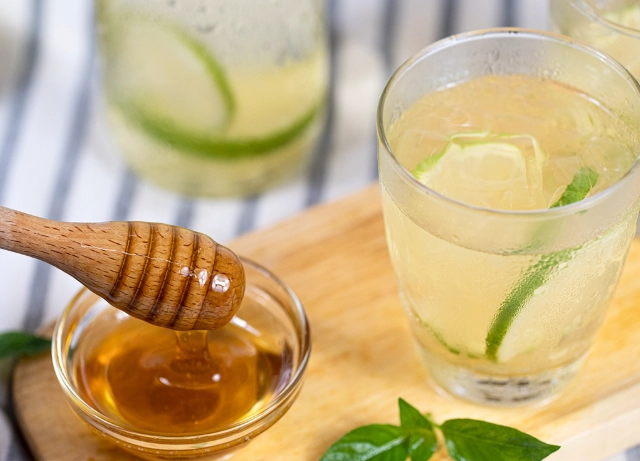 胃痛喝蜂蜜檸檬水