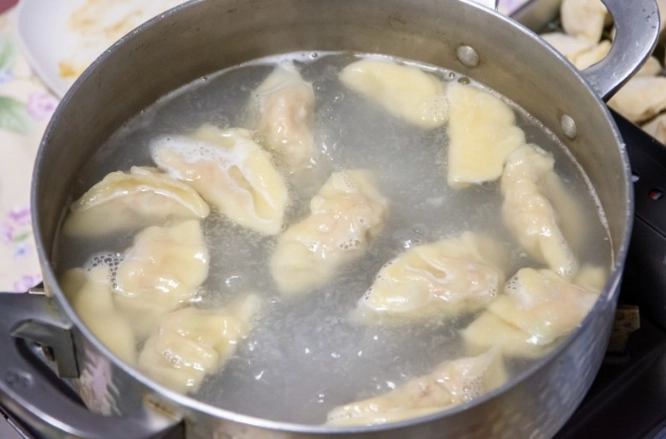 煮水餃冷水