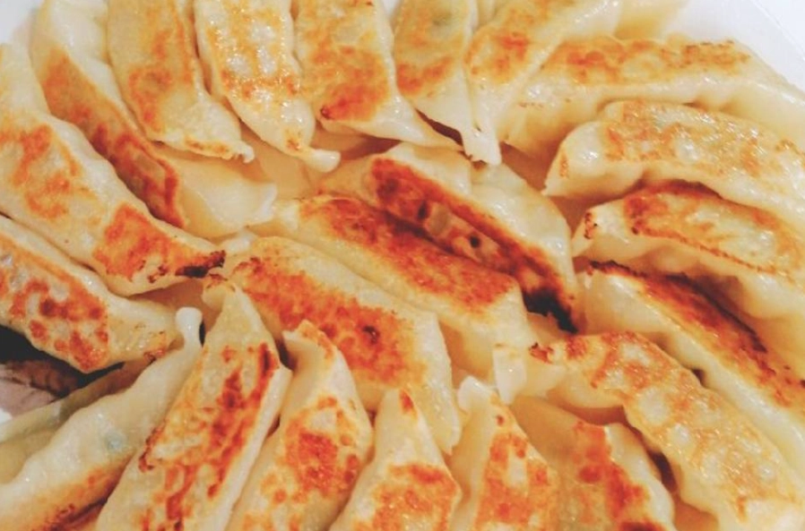 水餃當煎餃：創意料理秘訣與完美烹飪指南