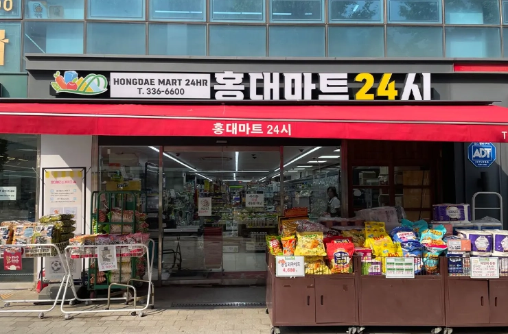 弘大24小時營業全攻略：深夜美食、酒吧與不夜城娛樂指南