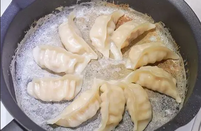 煎餃子生粉水