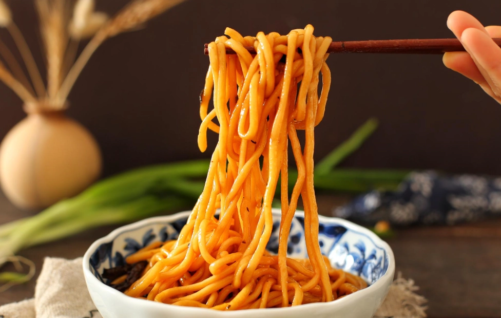 一碗油麵熱量全攻略：從卡路里揭秘到健康吃法