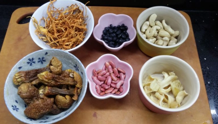 蟲草花姬松茸淮山素湯