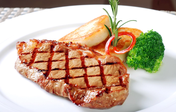 忠孝夜市老夫子牛排：老饕必訪的平價美味指南與獨家秘辛